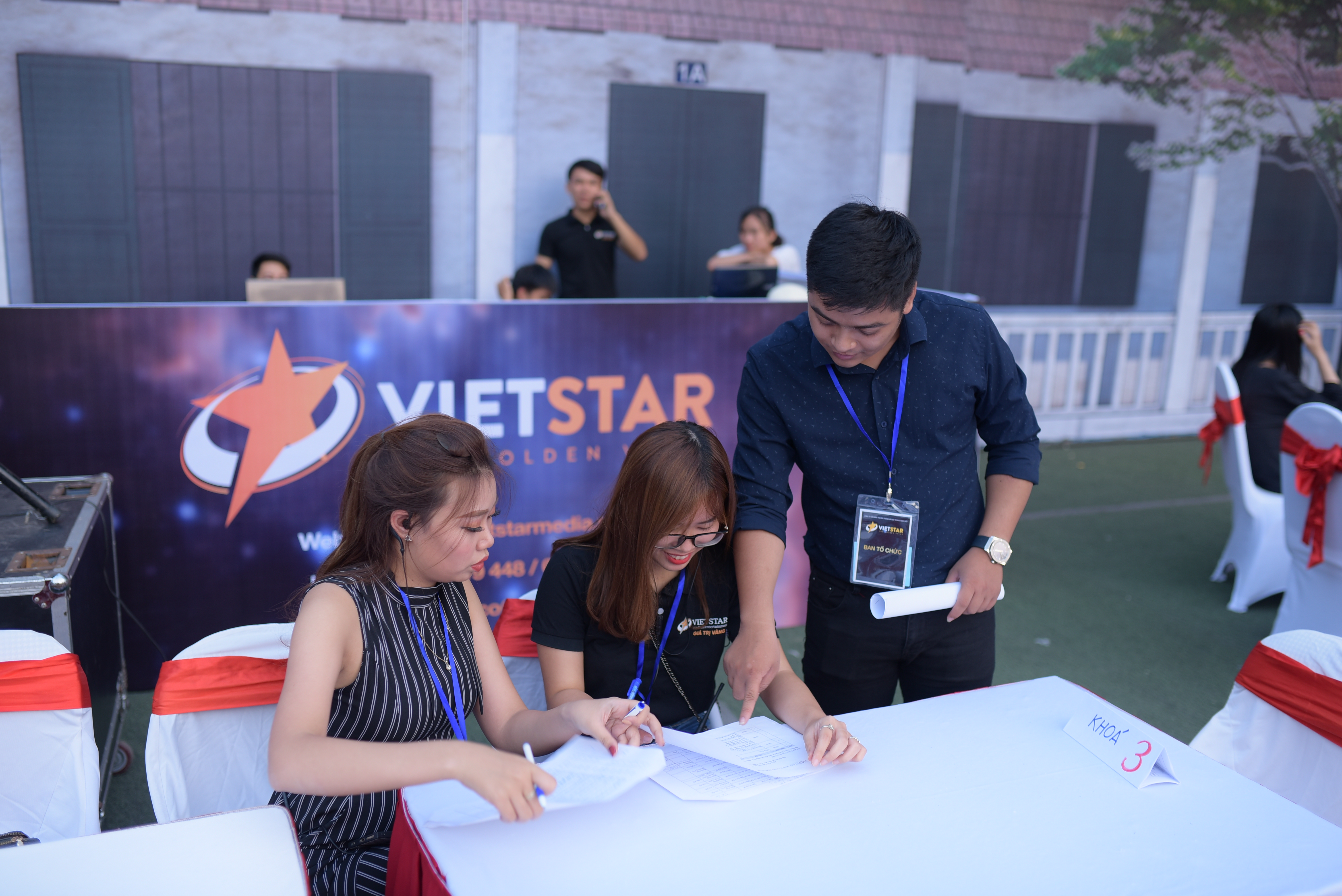 Nhân viên Vietstar Media đang làm việc
